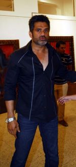 Suneil Shetty at satish gupta art event in Mumbai on 12th Feb 2013.jpg